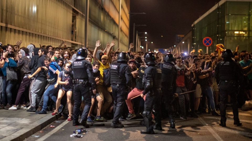 Resultado de imagen para Choques por condenas a separatistas catalanes dejan 170 heridos