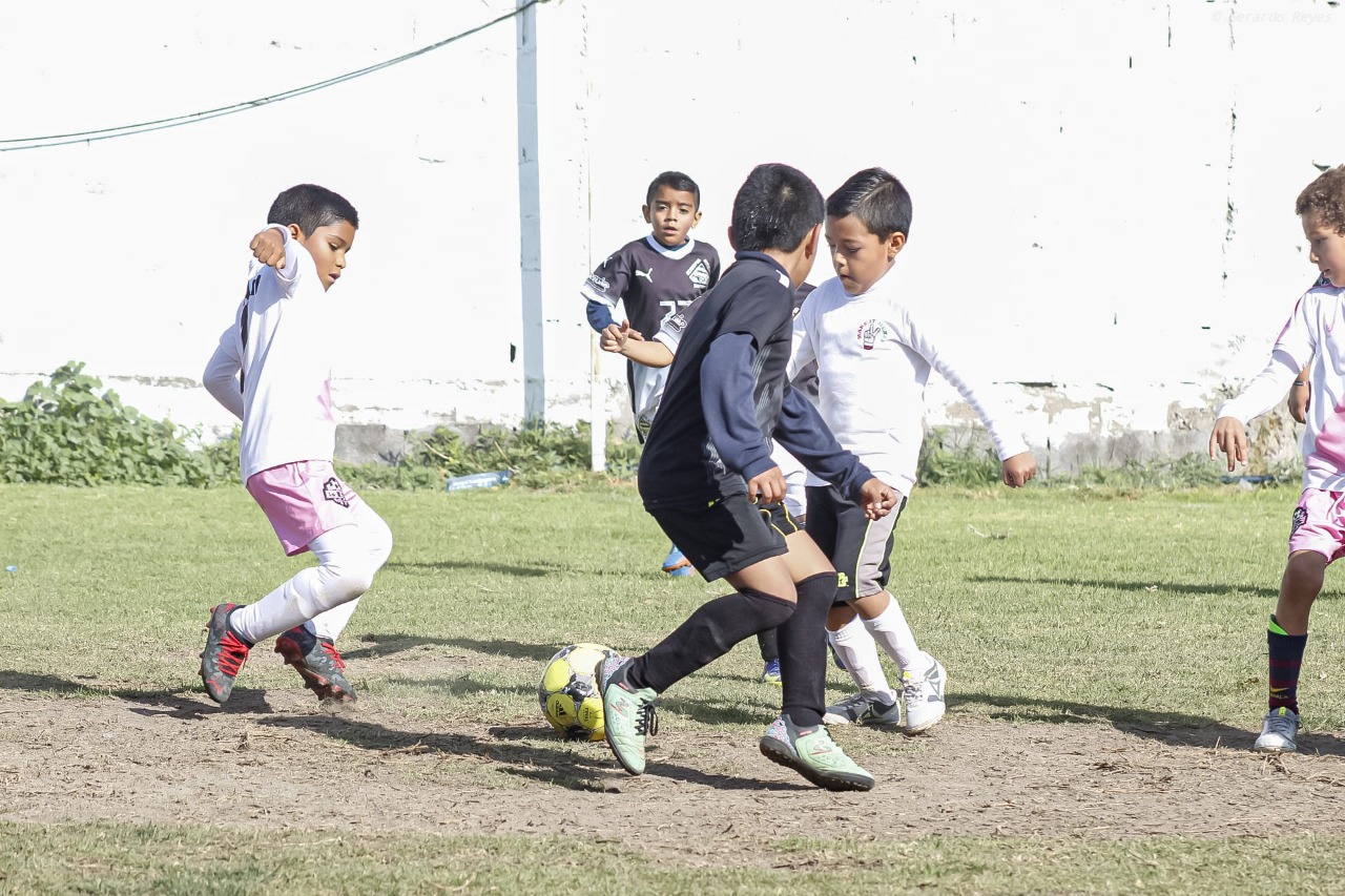 La Liga de futbol Colegial llegó a ocho jornadas